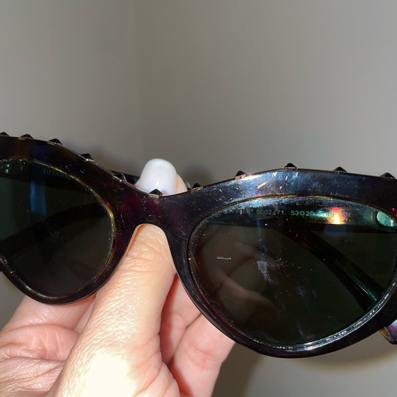 Valentino Elegant Black Sunglasses - Picture 7 of 8